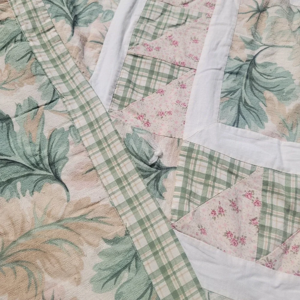 Vintage Quilt Bedspread Floral Green Beige 84x96 Farmhouse Patchwork Plaid